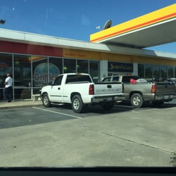Griffin's Louisiana Grille - Raceland - Yep - it's attached to a Shell gas station
