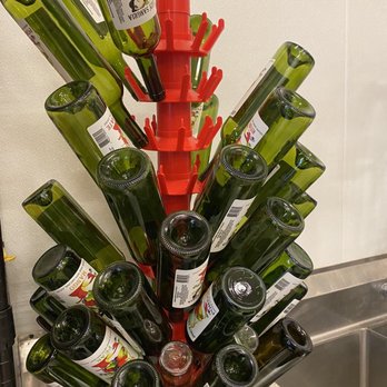 Juicy Luzy Sangria - Decor! - Wine Tasting Room Near Me - Oak Lawn, Illinois