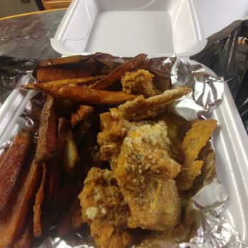 Greedy's - Parm and garlic wings with fries - Soul Food Near Me - Cleveland, Ohio Greedy's - Parm and garlic wings with fries - Soul Food Near Me - Cleveland, Ohio