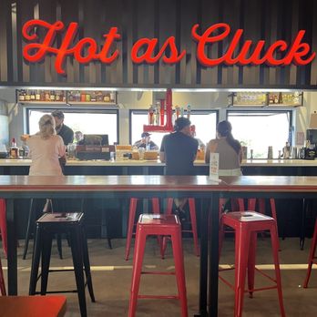Clyde's Hot Chicken - The bar - Sandwiches Near Me - Yorba Linda, California