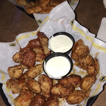 Buffalo Wild Wings - American Near Me - Hicksville, New York