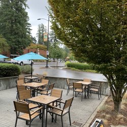 Roseline Coffee - Outdoor seating