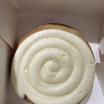Crumbl - Dartmouth - Snickerdoodle Cupcake - Bakeries Near Me - Dartmouth, Massachusetts Crumbl - Dartmouth - Snickerdoodle Cupcake - Bakeries Near Me - Dartmouth, Massachusetts