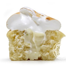 Confeitaria da Luana Davidsohn - Cupcake de limão com creme de limão e marshmallow dourado - confeitaria da luana