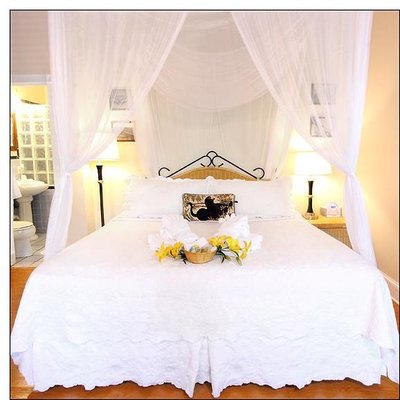 The Guesthouses at Southernmost Beach Resort – Avalon Bed and Breakfast - RECENTLY RESTORED by null