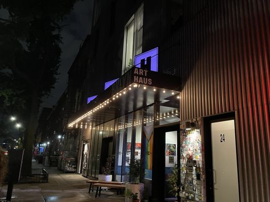 Brooklyn Art Haus by null