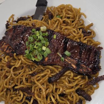 Da Kitchen Maui - kalbi fried noodles - Hawaiian Near Me - Kihei, Hawaii