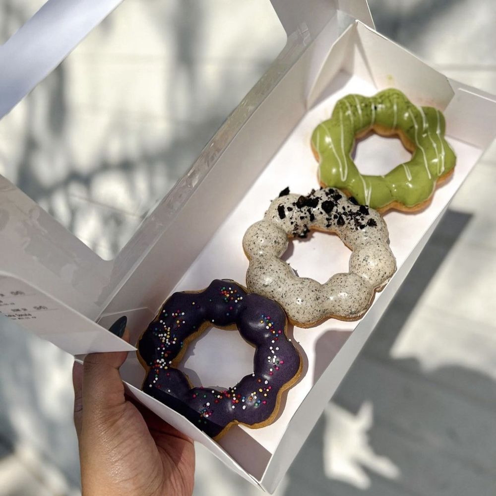 Gong Cha - a hand holding a box of doughnuts - Bubble Tea Near Me - Rockville, Maryland Gong Cha - a hand holding a box of doughnuts - Bubble Tea Near Me - Rockville, Maryland