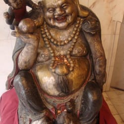 Tony Cheng Seafood Restaurant - A very very smiley Buddah