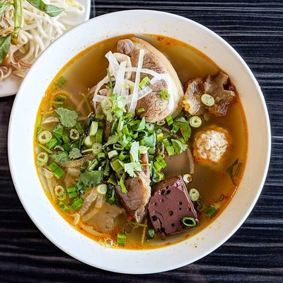 Hue Oi Vietnamese Cuisine by null