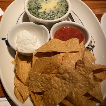 Houston's Restaurant - Spinach and Artichoke Dip Dinner - American Near Me - Pompano Beach, Florida