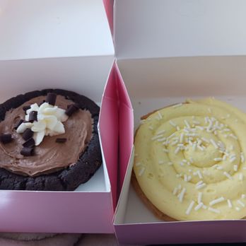 Crumbl - Euless - Lemon  Boston Cream Pie - Bakeries Near Me - Euless, Texas