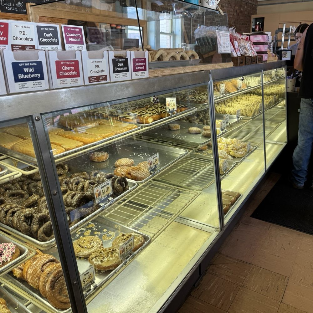 Cle Elum Bakery - Doughnut case - Bakeries Near Me - Cle Elum, Washington Cle Elum Bakery - Doughnut case - Bakeries Near Me - Cle Elum, Washington