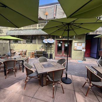 Greenleaf Restaurant - Patio - Breakfast & Brunch Near Me - Ashland, Oregon