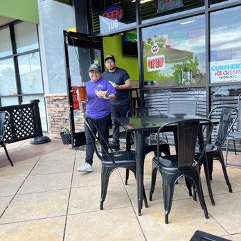 Flores Munchies - two people sitting at a table outside a restaurant - Shaved Ice Near Me - Rocklin, California
