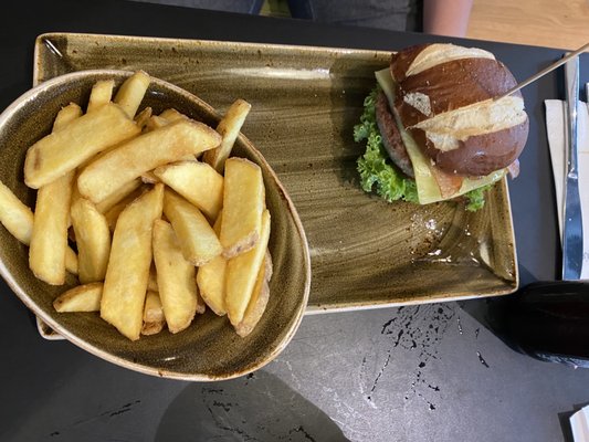 SERVUS German Burger Grill | VIVOCITY by null