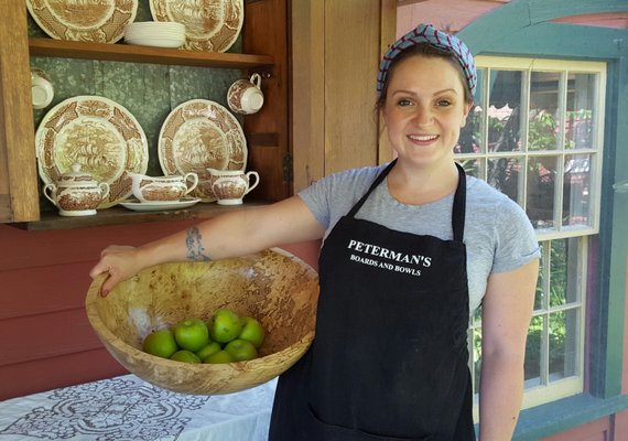 Peterman's Boards & Bowls by null