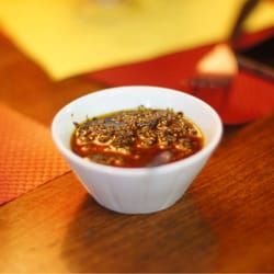 Café El Sur - Sauce aux herbes diaboliquement bon sur un morceau de pain ^^