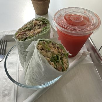 La Fresquería Salad Bar - Salmon wrap and watermelon juice - Juice Bars & Smoothies Near Me - Mayagüez, Puerto Rico La Fresquería Salad Bar - Salmon wrap and watermelon juice - Juice Bars & Smoothies Near Me - Mayagüez, Puerto Rico