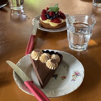 Liverpool House - Chocolate Pie Fruit Tart - French Near Me - Montreal, Quebec Liverpool House - Chocolate Pie Fruit Tart - French Near Me - Montreal, Quebec