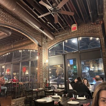 Ah' Pizz - Seating area - Pizza Near Me - Montclair, New Jersey