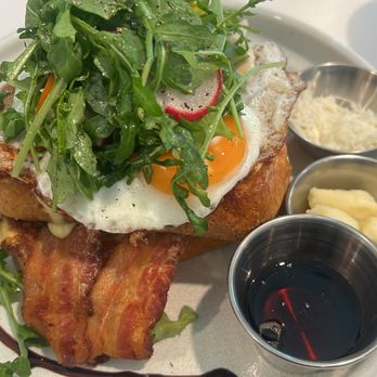 Namo Café Bistro - Edmonton Trail - Duck confit monte cristo - Breakfast & Brunch Near Me - Calgary, Alberta