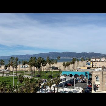 High Rooftop Lounge - View front he rooftop to the left side - Lounges Near Me - Venice, California
