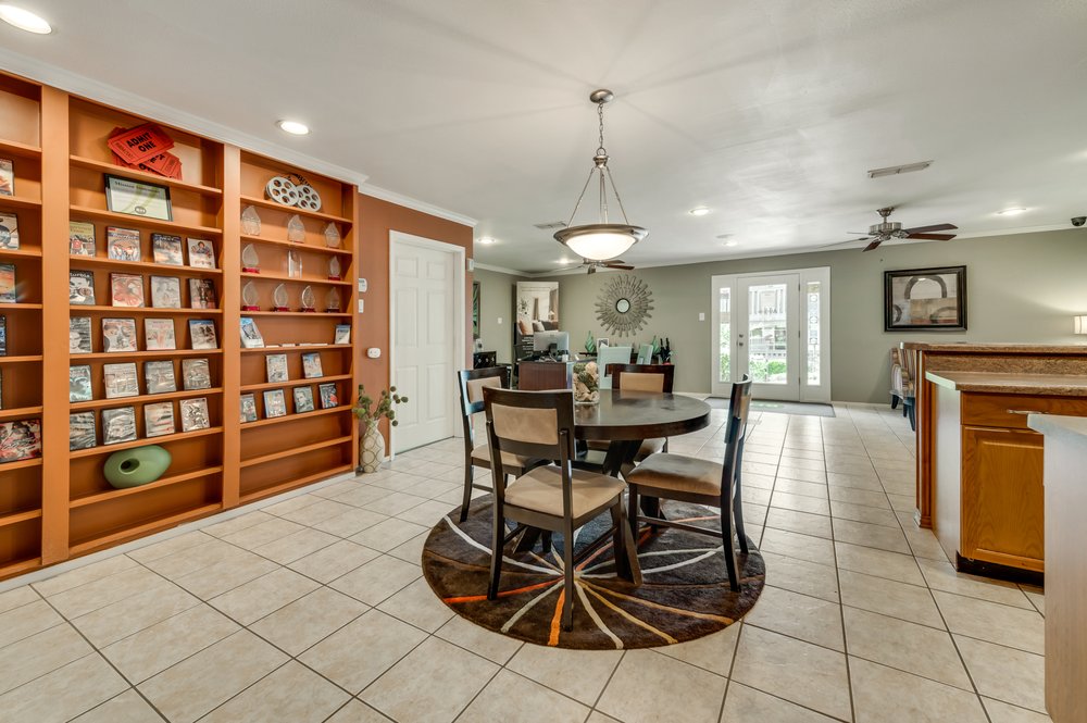 THE ASHTON APARTMENT HOMES Updated April 2024 49 Photos 1717