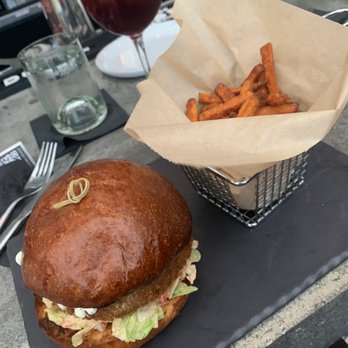 Le Chick - Veggie burger - Cocktail Bars Near Me - Miami, Florida Le Chick - Veggie burger - Cocktail Bars Near Me - Miami, Florida