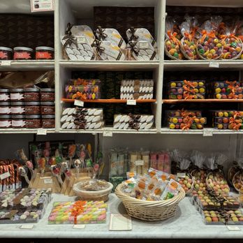 A la Mère de Famille - Chocolatiers & Shops Near Me - Paris, 75 A la Mère de Famille - Chocolatiers & Shops Near Me - Paris, 75