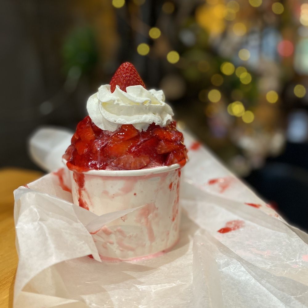 Bingsu Bean - Strawberry Shaved Ice - Desserts Near Me - Toronto, Ontario Bingsu Bean - Strawberry Shaved Ice - Desserts Near Me - Toronto, Ontario