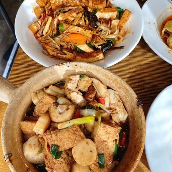 Momo Mee - Seafood clay pot and Shanghai Longevity Noodles - Pan Asian Near Me - Milwaukee, Wisconsin