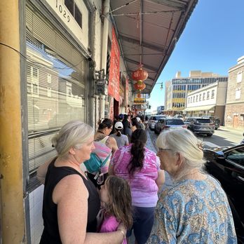 Sing Cheong Yuan Bakery - Long line - Bakeries Near Me - Honolulu, Hawaii Sing Cheong Yuan Bakery - Long line - Bakeries Near Me - Honolulu, Hawaii