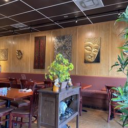 Pacific Thai Cuisine - Decor