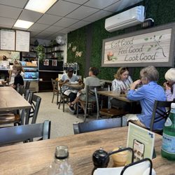 Sea Salt Healthy Kitchen - Dining area