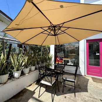 Maria L’s Cakehouse - 01.12.24 outdoor patio seating - Patisserie/Cake Shop Near Me - Coron, PLW