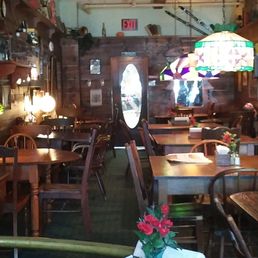 Welcome to the 1970s! Dig that fern bar feel. Welcome to the 1970s! Dig that fern bar feel.