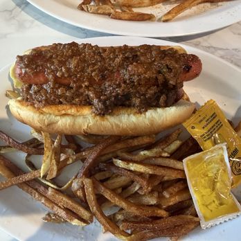 Gringo's Diner - Chili Dog and Fries - Diners Near Me - Hilton Head Island, South Carolina