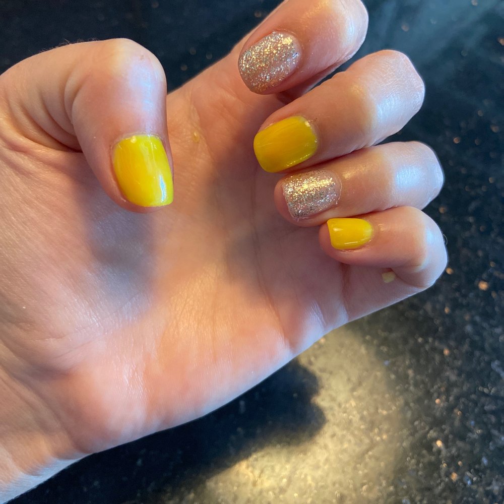 Polish change , gel and regular polish change in feet's $40 Polish change , gel and regular polish change in feet's $40