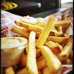 Taystee's Burgers - Fries and that yummy sauce!