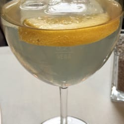 1 A - Summer drink special. Lemon schorle mit reisling