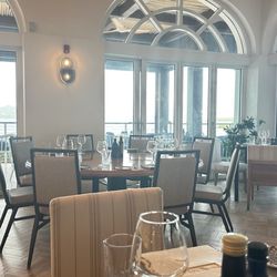 Alloro - Inside the restaurant