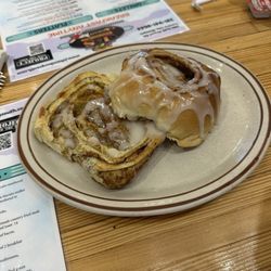 J & S Hamburg South Airport - Grilled cinnamon roll!