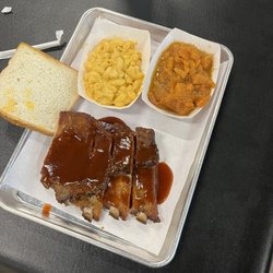 The Smo-King Pit - 4 rib special, with Mac and cheese and sweet potatoes.