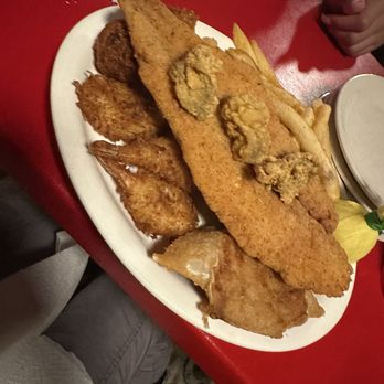 Crabs on the Beach - Southern-Fried Seafood Platter - Seafood Near Me - Gulf Breeze, Florida