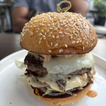 Le Rond Burgers - Burgers Near Me - Miami Beach, Florida
