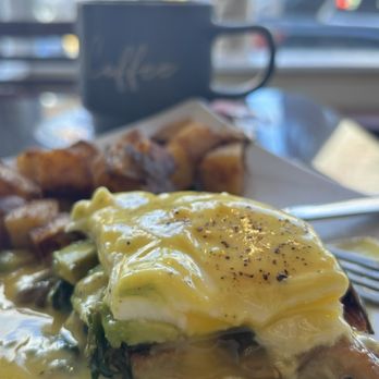 West Street Cafe - green melt benedict - Breakfast & Brunch Near Me - Beverly, Massachusetts