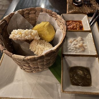 Saffron - crackers with dips - Thai Near Me - Playa del Carmen, ROO Saffron - crackers with dips - Thai Near Me - Playa del Carmen, ROO