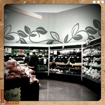 Kroger - a man in a grocery store - Grocery Near Me - Cookeville, Tennessee
