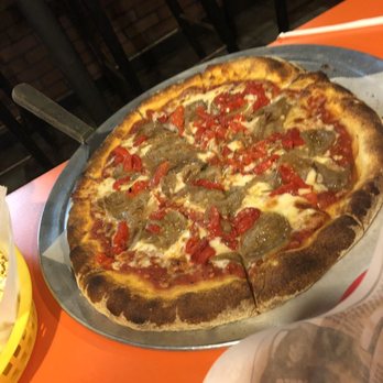 The Rolling Tomato - Food Trucks Near Me - Groton, Connecticut
